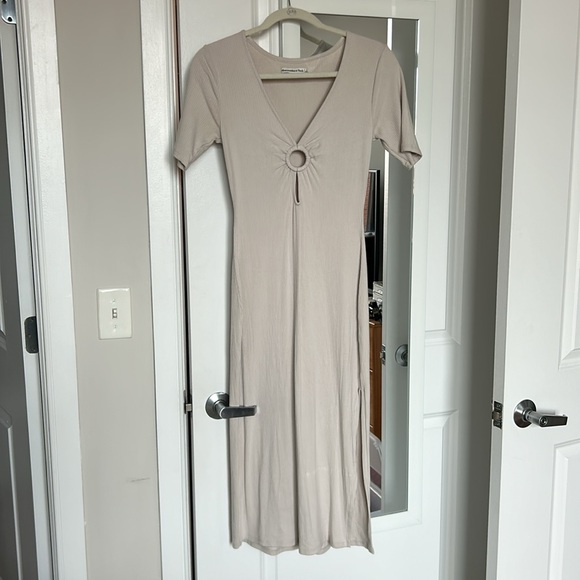 Abercrombie Ribbed O-Ring Midi Dress - Picture 2 of 4
